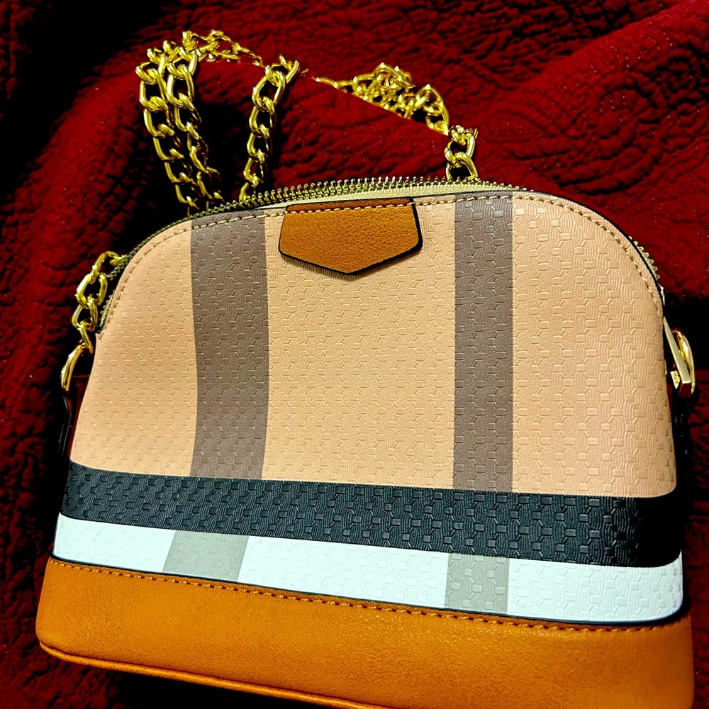Purse 9 x 6-1/2 chain strap